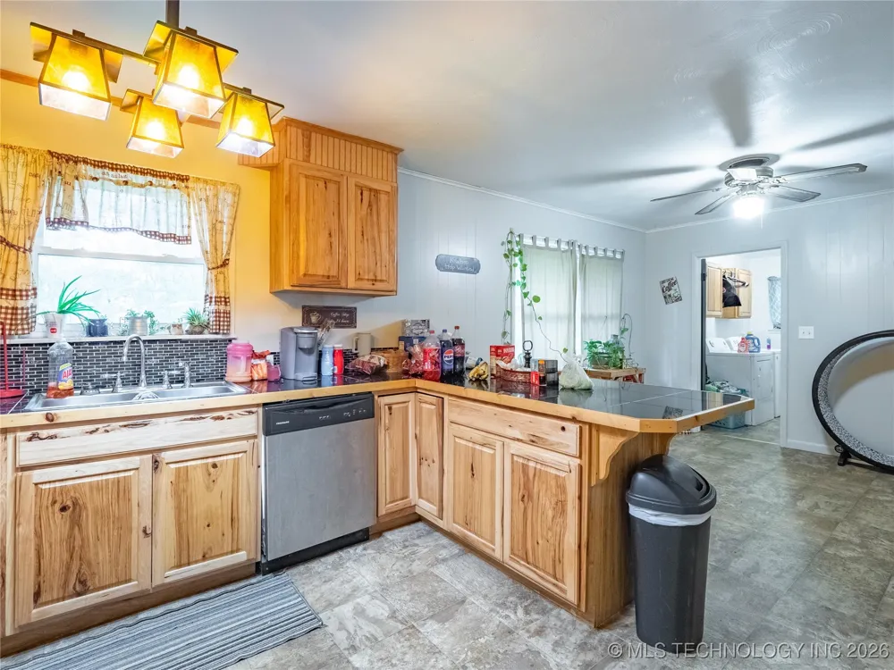 809 Carbon Avenue Hartshorne, OK 74547