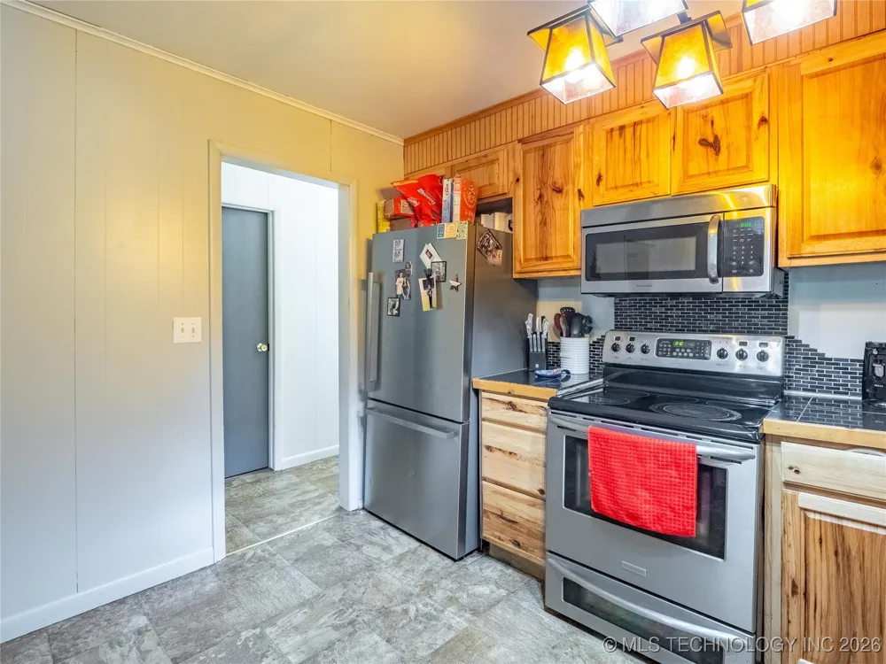 809 Carbon Avenue Hartshorne, OK 74547