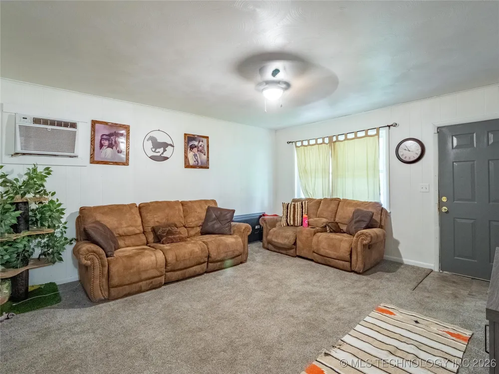 809 Carbon Avenue Hartshorne, OK 74547
