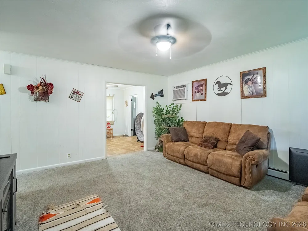 809 Carbon Avenue Hartshorne, OK 74547