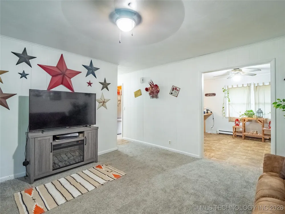 809 Carbon Avenue Hartshorne, OK 74547