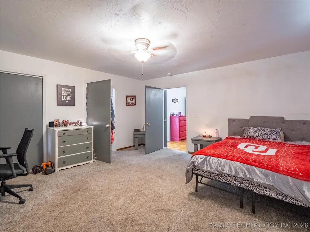 809 Carbon Avenue Hartshorne, OK 74547