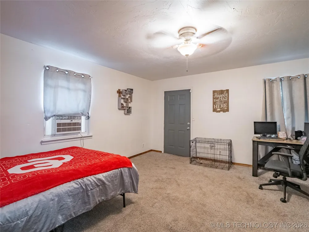 809 Carbon Avenue Hartshorne, OK 74547