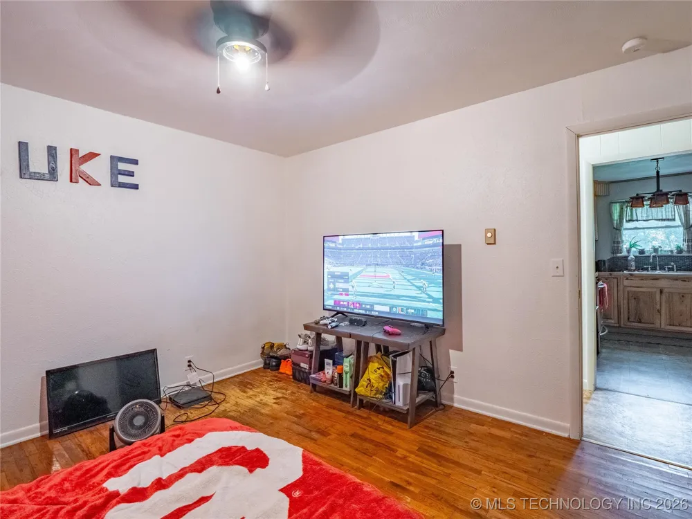 809 Carbon Avenue Hartshorne, OK 74547