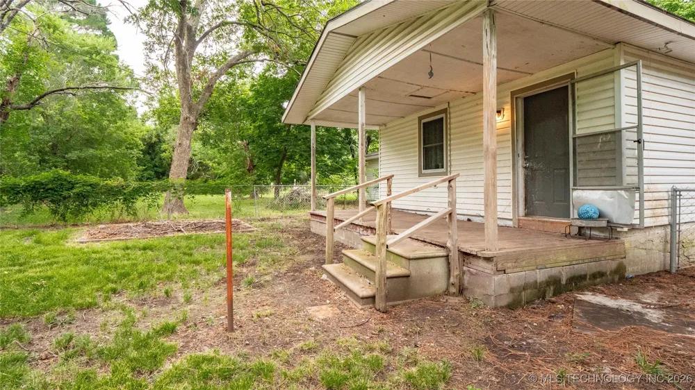 809 Carbon Avenue Hartshorne, OK 74547