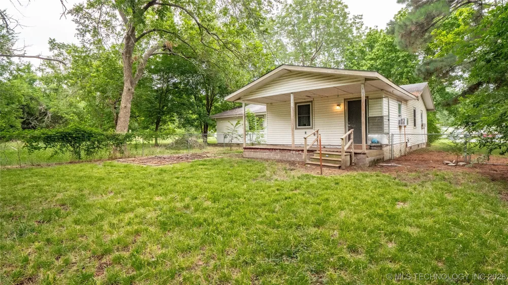 809 Carbon Avenue Hartshorne, OK 74547