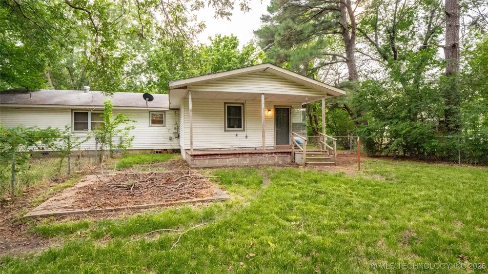 809 Carbon Avenue Hartshorne, OK 74547