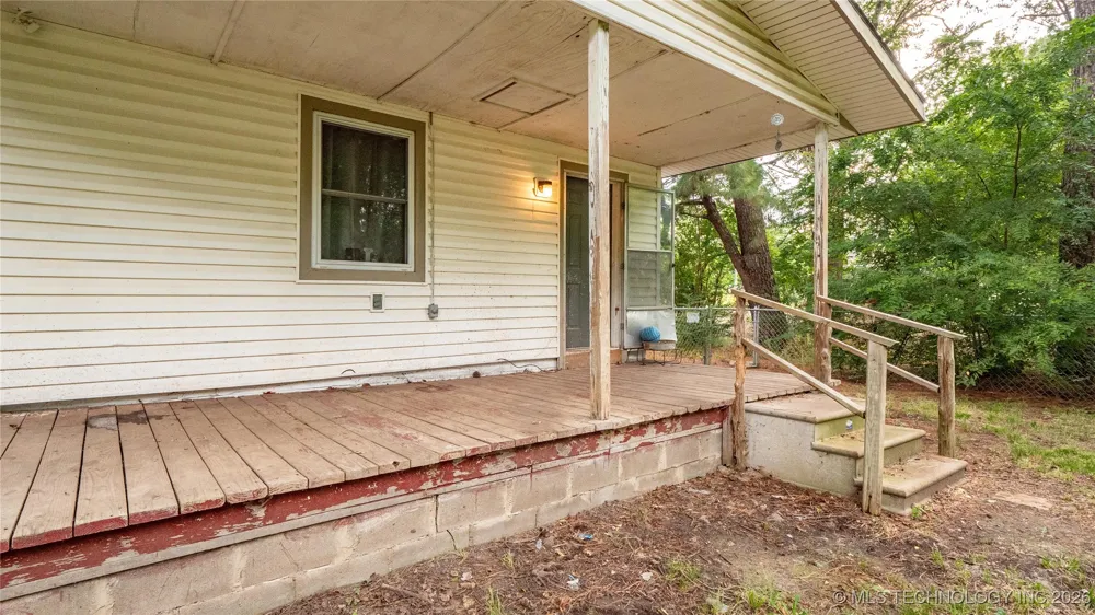 809 Carbon Avenue Hartshorne, OK 74547