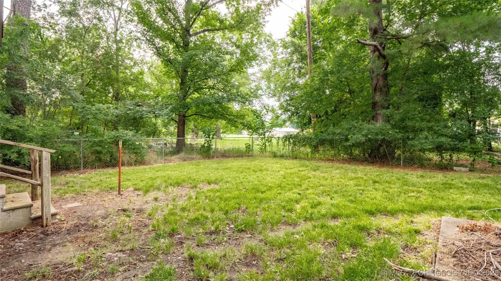 809 Carbon Avenue Hartshorne, OK 74547