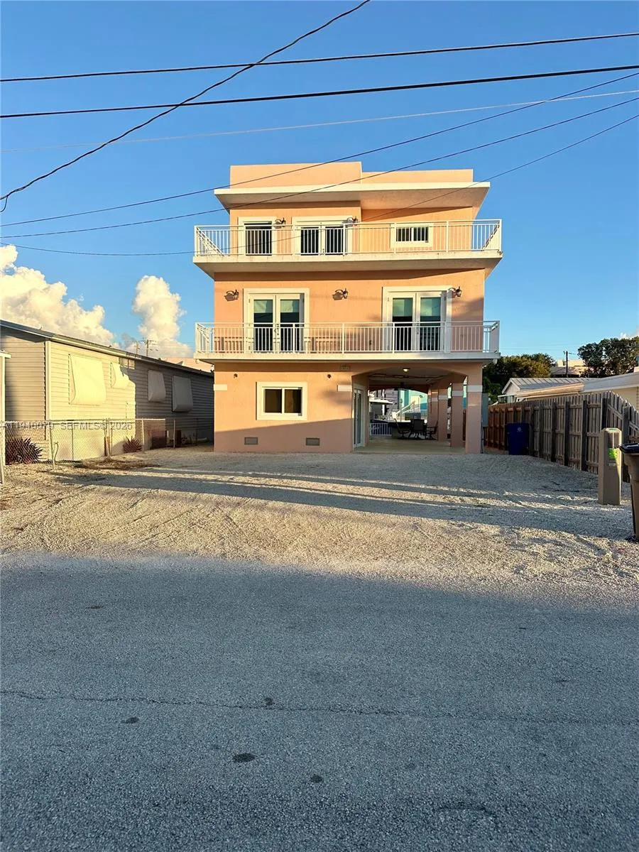 1516 Aqueduct Ln #1 Key Largo, FL 33037