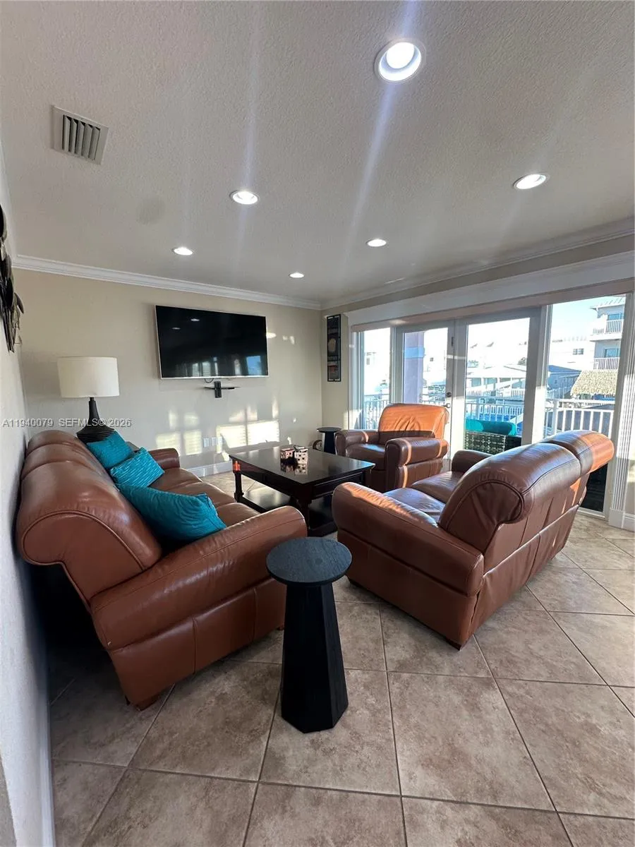 1516 Aqueduct Ln #1 Key Largo, FL 33037