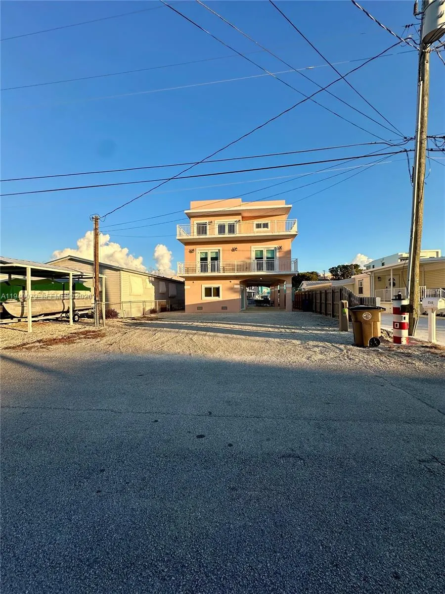 1516 Aqueduct Ln #1 Key Largo, FL 33037