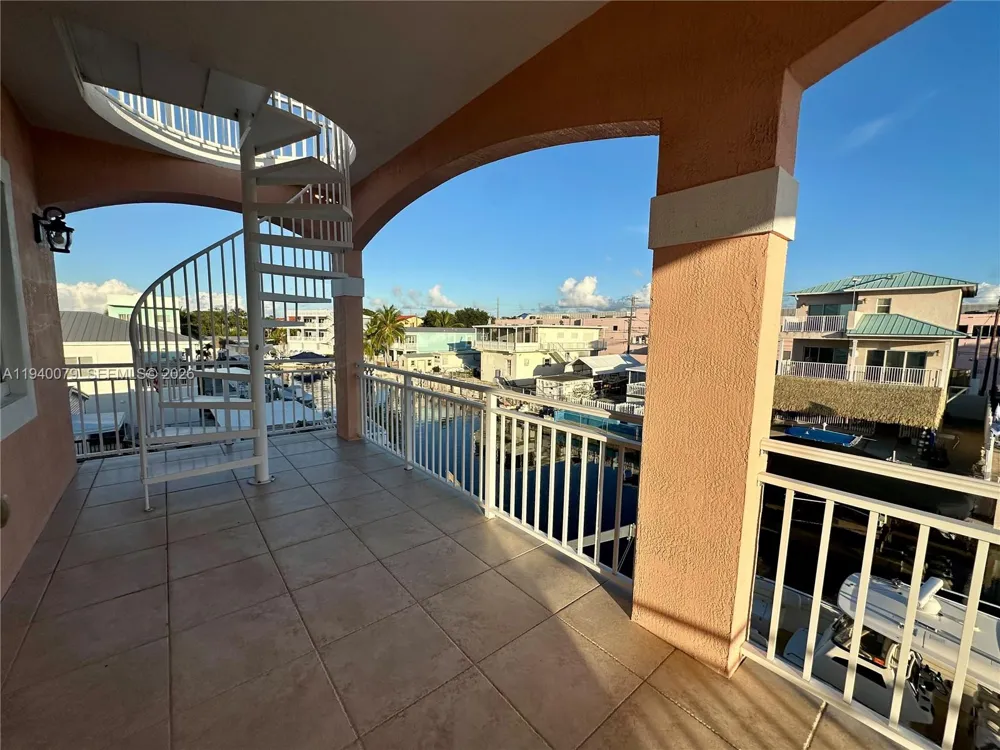 1516 Aqueduct Ln #1 Key Largo, FL 33037