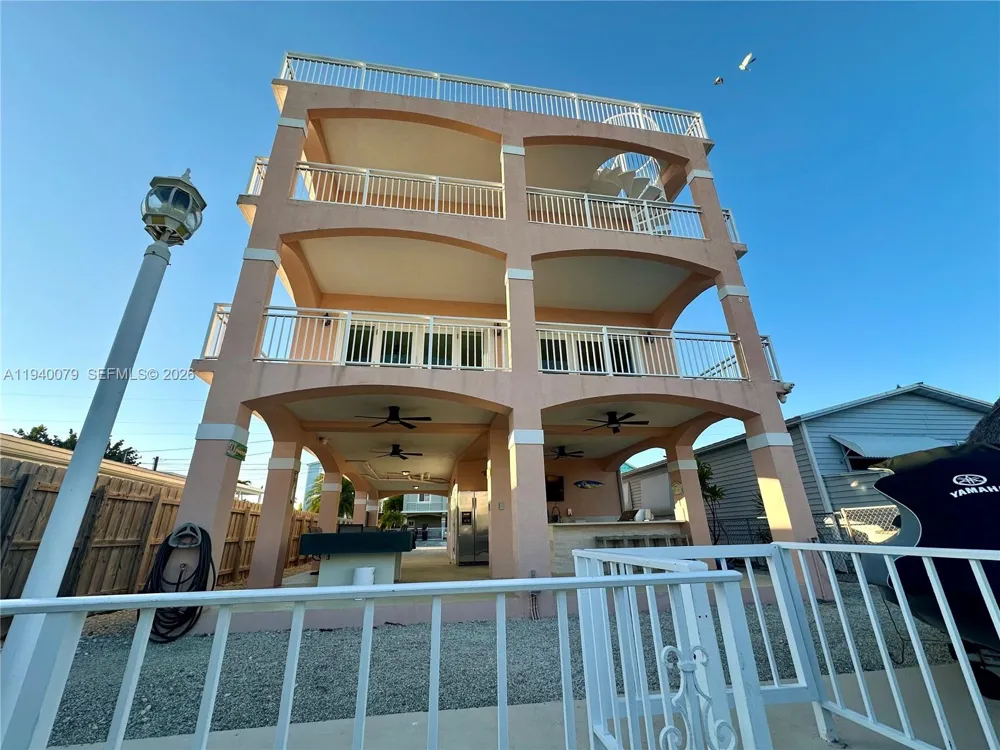 1516 Aqueduct Ln #1 Key Largo, FL 33037