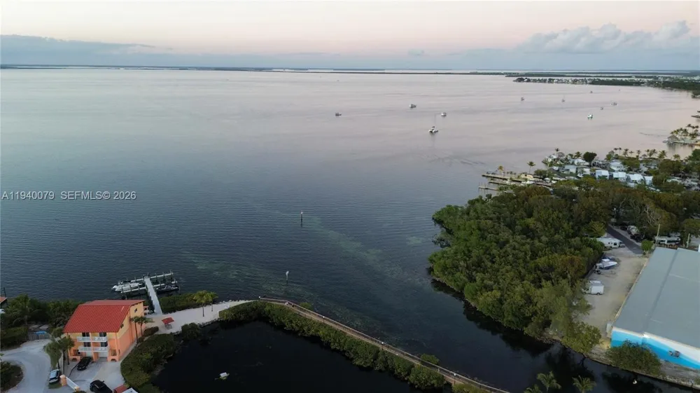 1516 Aqueduct Ln #1 Key Largo, FL 33037