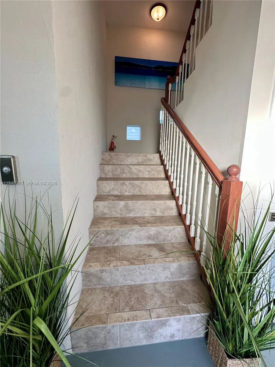 1516 Aqueduct Ln #1 Key Largo, FL 33037