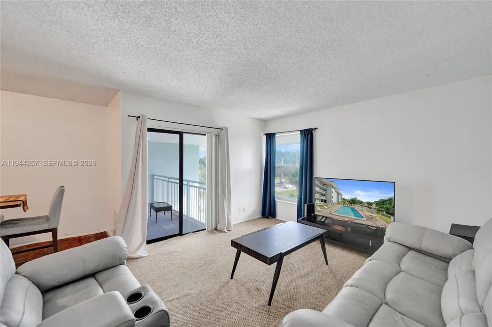 505 S Pine Island Rd #405B Plantation, FL 33324
