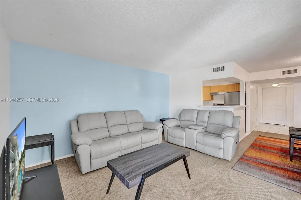 505 S Pine Island Rd #405B Plantation, FL 33324