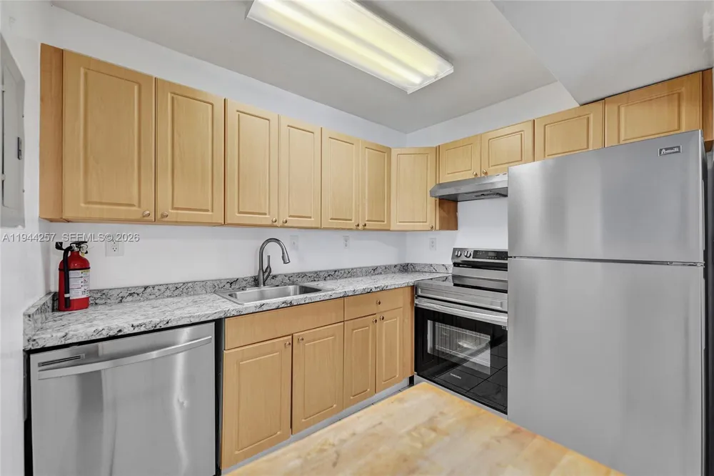 505 S Pine Island Rd #405B Plantation, FL 33324