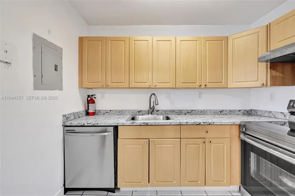 505 S Pine Island Rd #405B Plantation, FL 33324