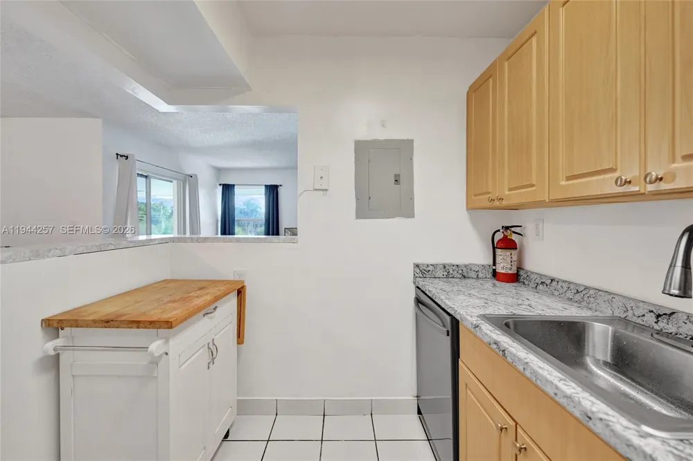 505 S Pine Island Rd #405B Plantation, FL 33324
