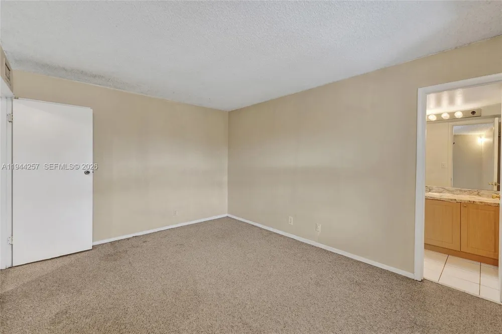 505 S Pine Island Rd #405B Plantation, FL 33324