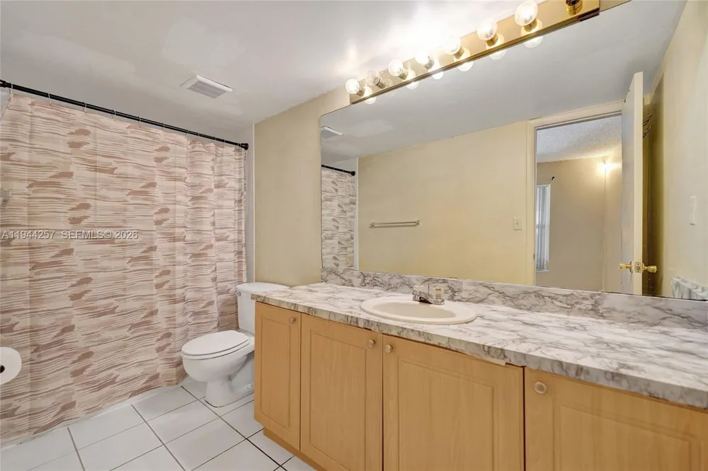 505 S Pine Island Rd #405B Plantation, FL 33324