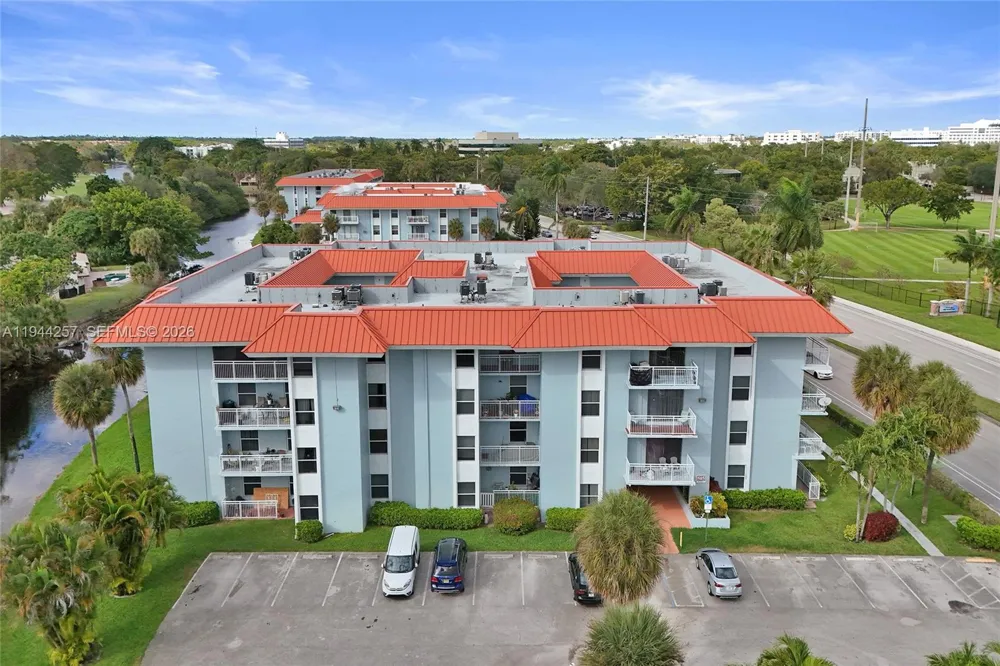 505 S Pine Island Rd #405B Plantation, FL 33324