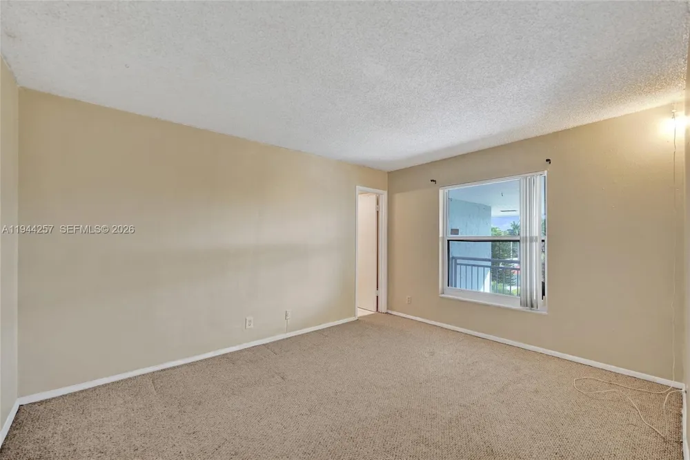 505 S Pine Island Rd #405B Plantation, FL 33324