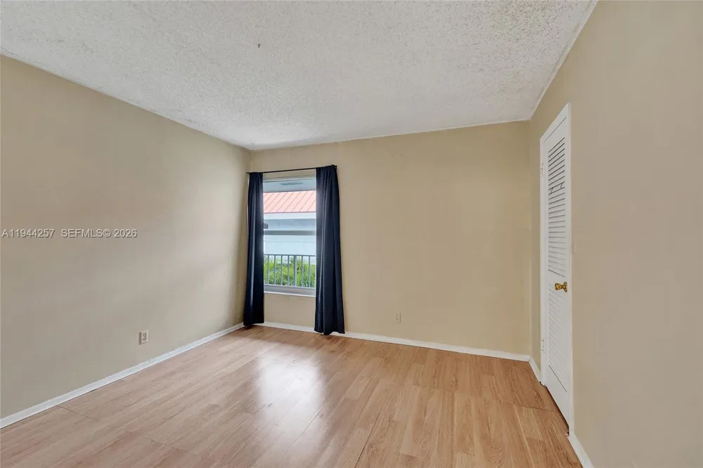 505 S Pine Island Rd #405B Plantation, FL 33324