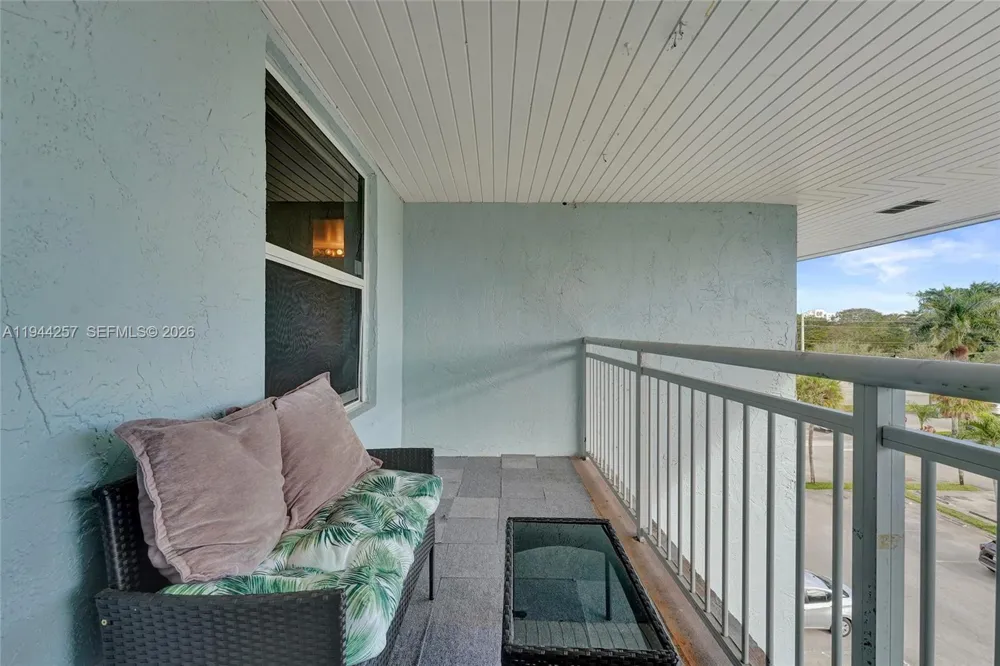 505 S Pine Island Rd #405B Plantation, FL 33324