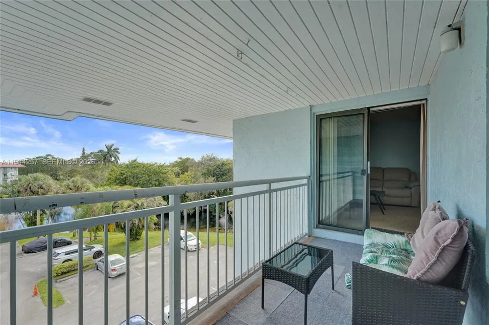505 S Pine Island Rd #405B Plantation, FL 33324