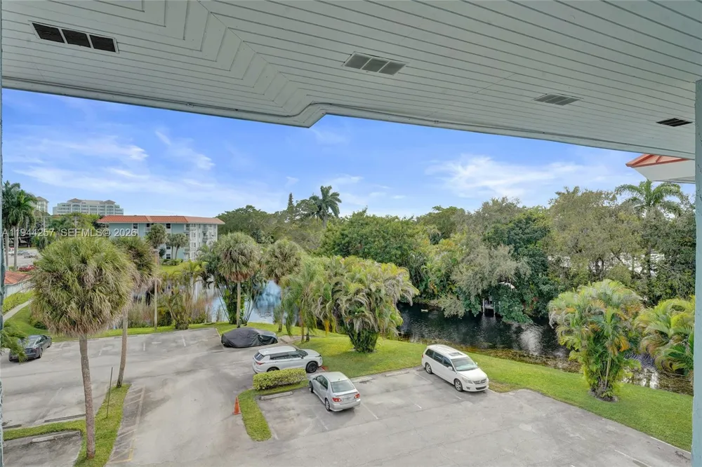 505 S Pine Island Rd #405B Plantation, FL 33324