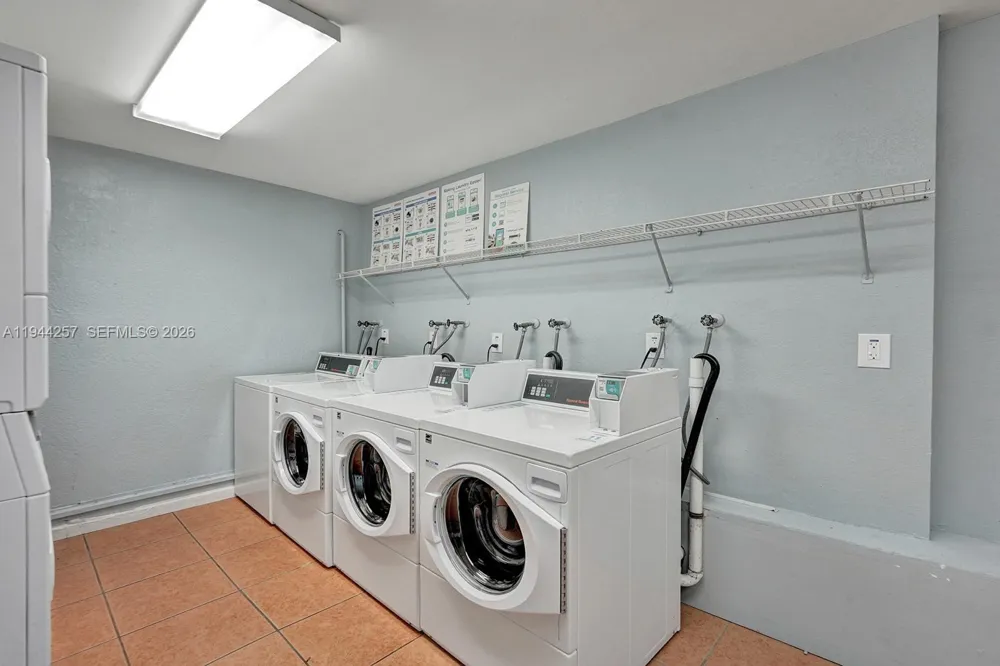 505 S Pine Island Rd #405B Plantation, FL 33324