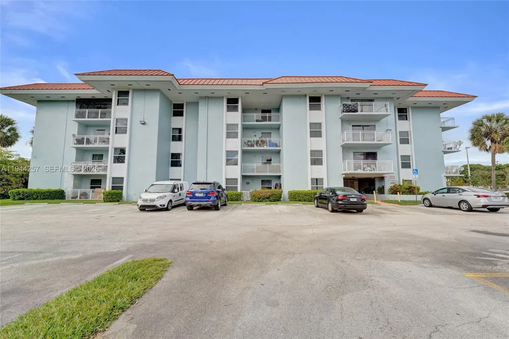 505 S Pine Island Rd #405B Plantation, FL 33324