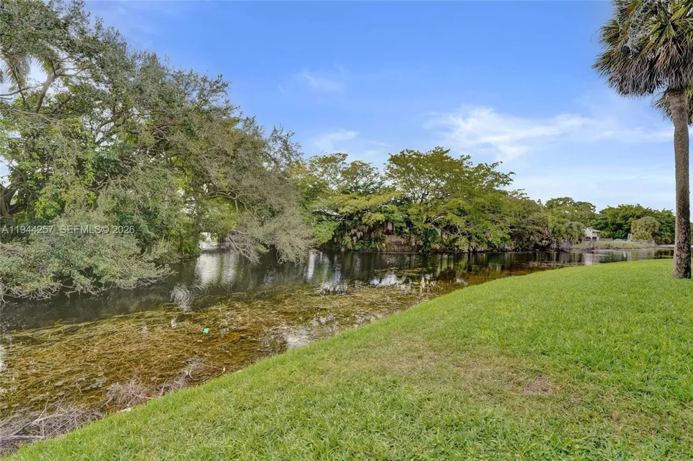 505 S Pine Island Rd #405B Plantation, FL 33324
