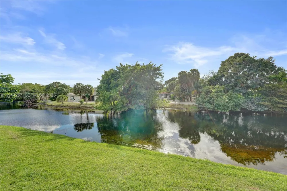505 S Pine Island Rd #405B Plantation, FL 33324