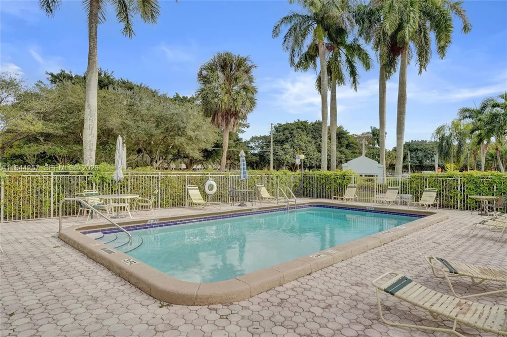 505 S Pine Island Rd #405B Plantation, FL 33324