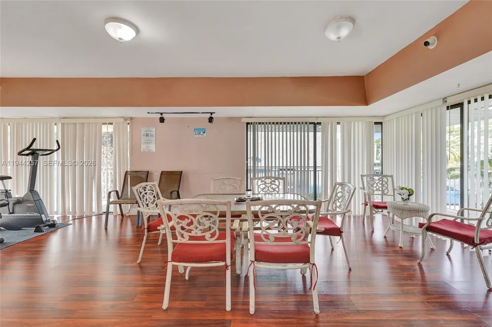 505 S Pine Island Rd #405B Plantation, FL 33324