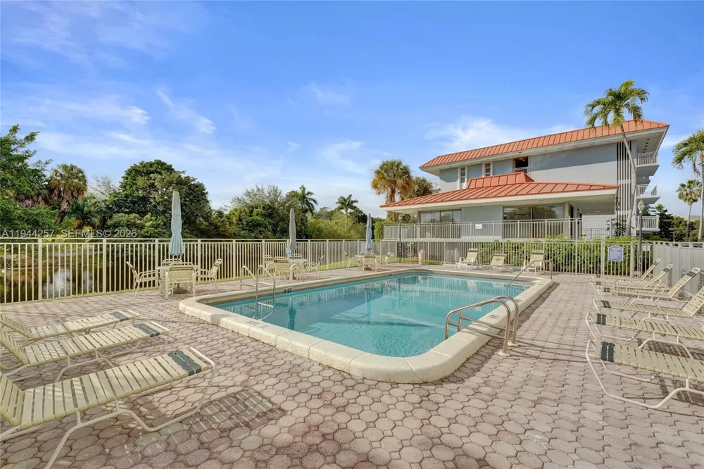 505 S Pine Island Rd #405B Plantation, FL 33324