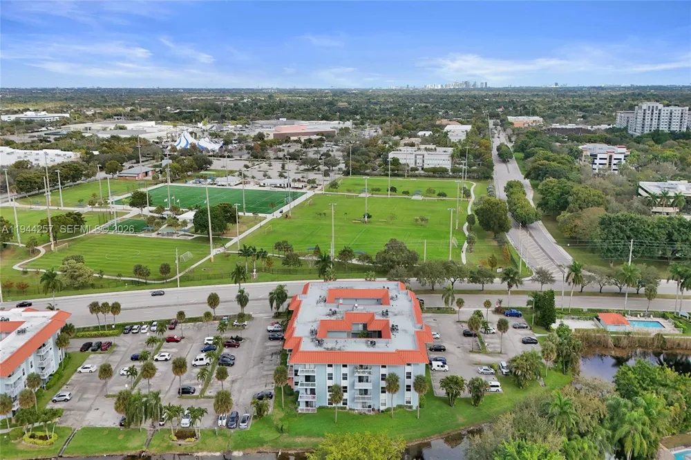 505 S Pine Island Rd #405B Plantation, FL 33324