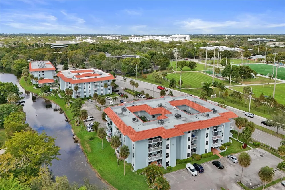 505 S Pine Island Rd #405B Plantation, FL 33324