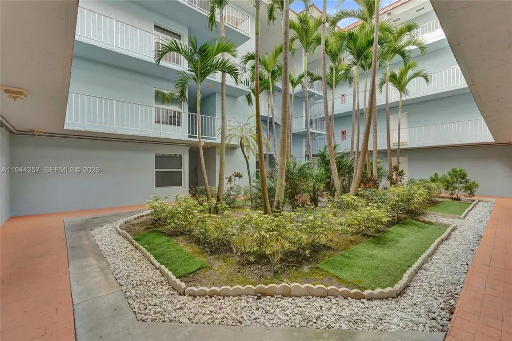 505 S Pine Island Rd #405B Plantation, FL 33324