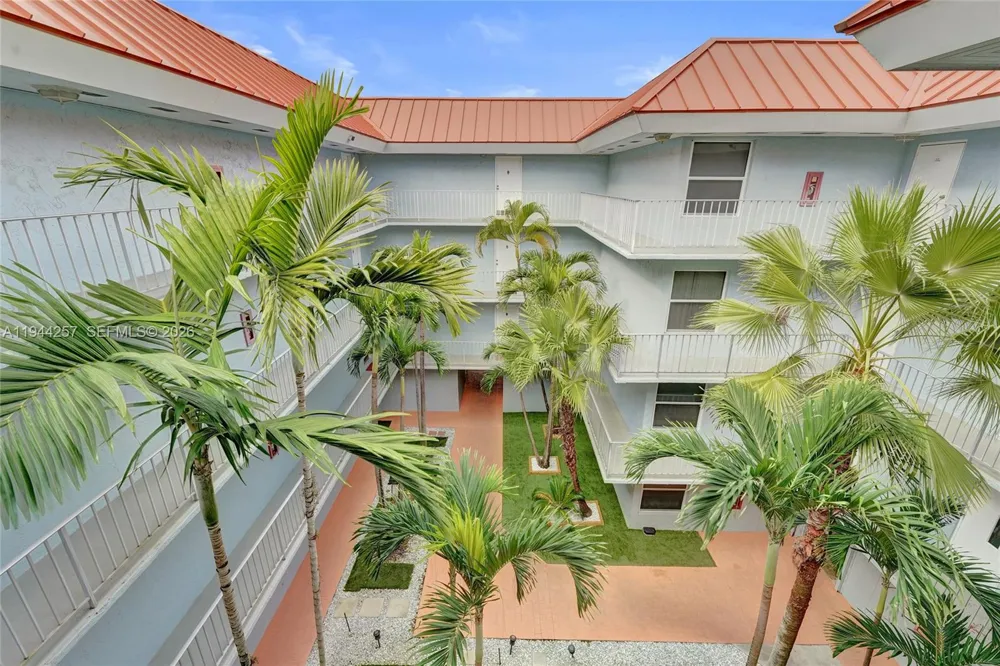 505 S Pine Island Rd #405B Plantation, FL 33324