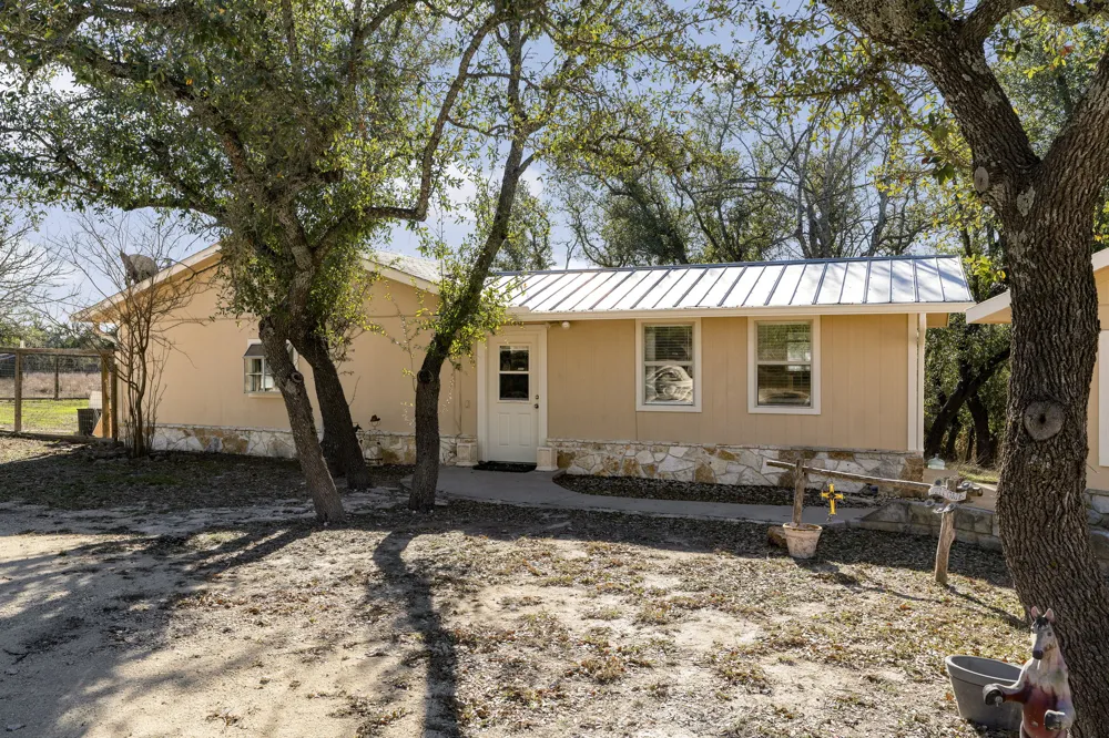 2058 Montell Road Wimberley, TX 78676