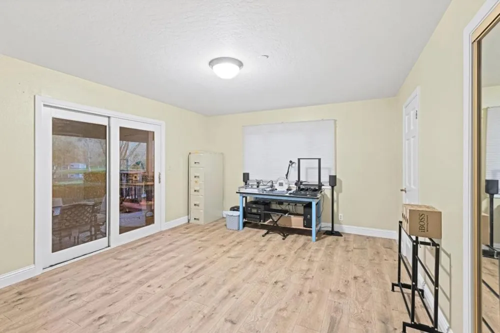 6915 Redwood Retreat Road Gilroy, CA 95020
