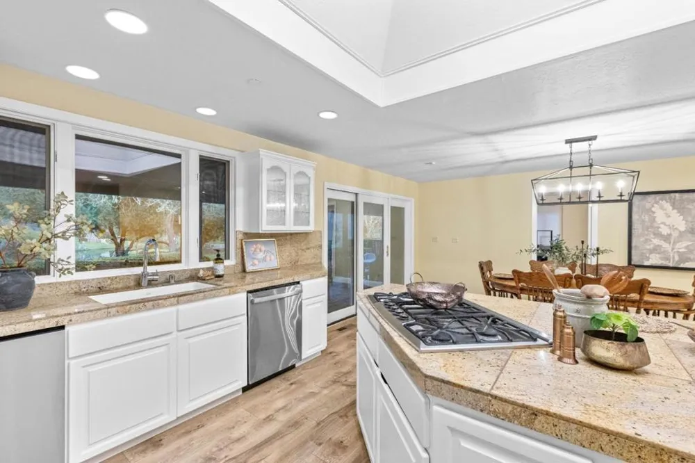 6915 Redwood Retreat Road Gilroy, CA 95020