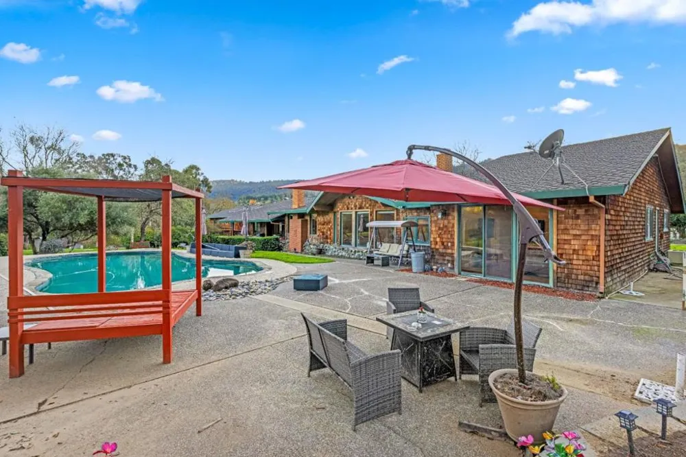 6915 Redwood Retreat Road Gilroy, CA 95020