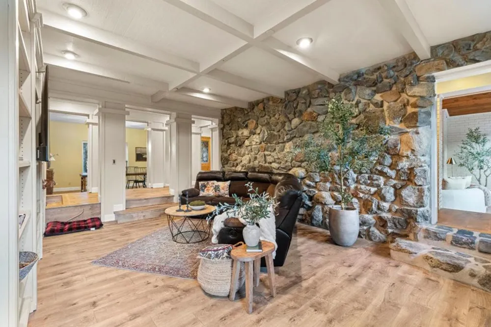 6915 Redwood Retreat Road Gilroy, CA 95020