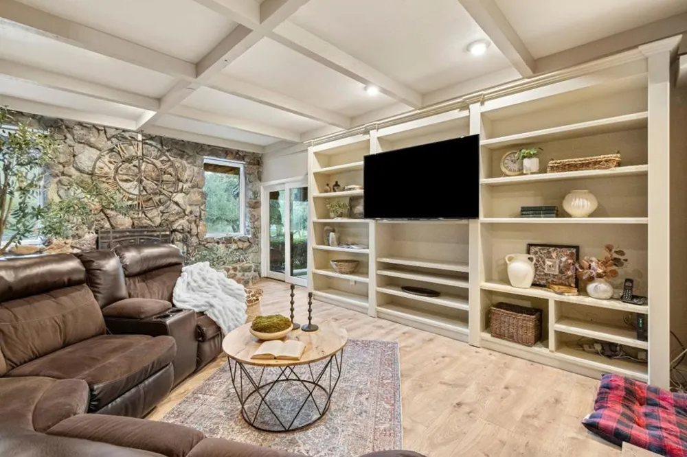6915 Redwood Retreat Road Gilroy, CA 95020